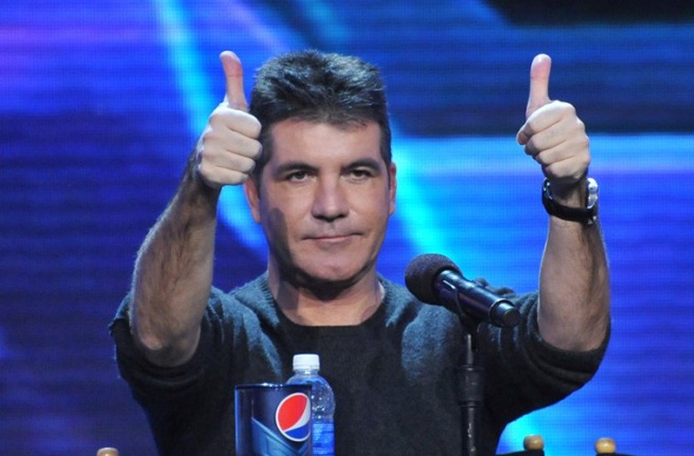 Simon Cowell, vị giám khảo nổi tiếng của các chương trình truyền hình thực tế như American Idol, The X Factor, Britain's Got Talent có tài sản trị giá khoảng 550 triệu USD.  Mức lương hàng năm cho vị trí giám khảo trên The X Factor của Cowell là 95 triệu USD/mùa.